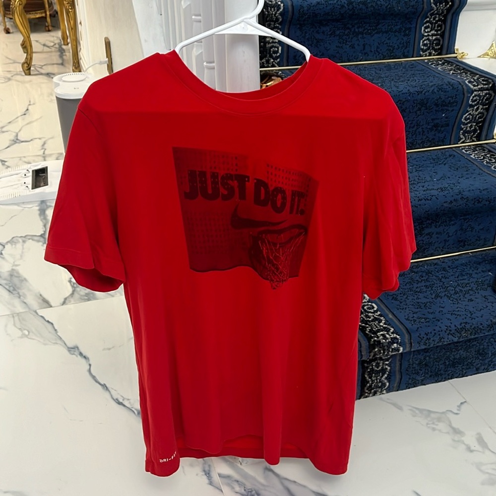 Nike tee